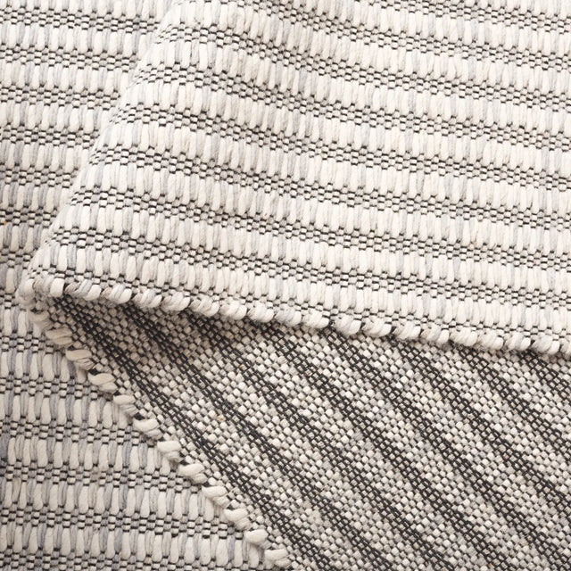 Safavieh Natura 4'-0" x 6'-0" Rug in Ivory / Grey