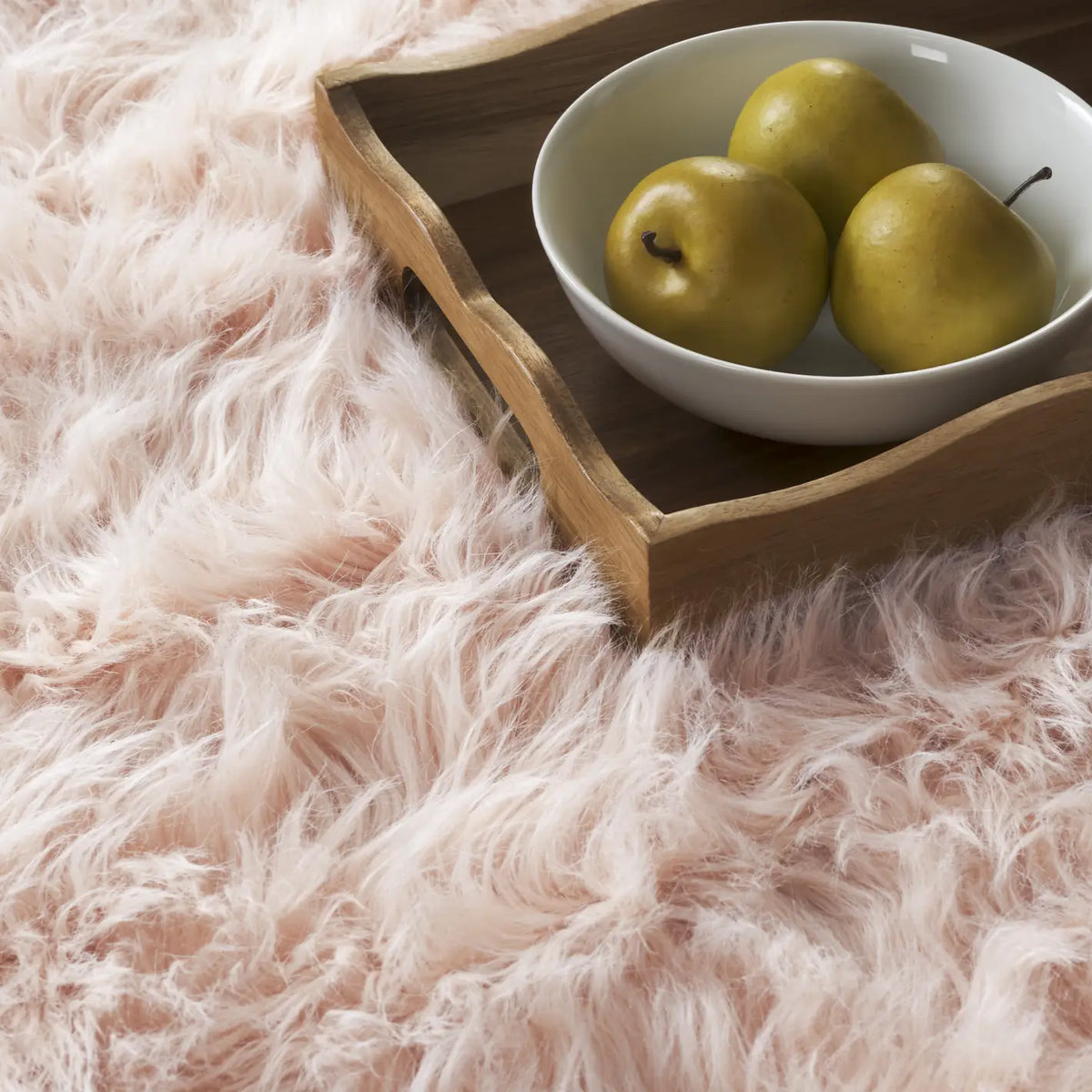 Safavieh Faux Sheep Skin 3'-0" x 5'-0" Rug in Light Pink
