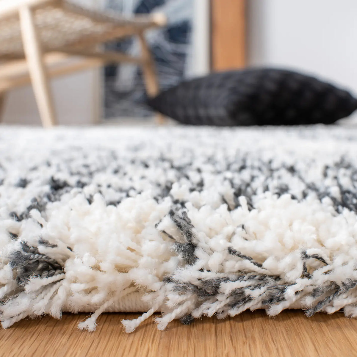 Safavieh Hudson Shag 4'-0" x 6'-0" Rug in Ivory / Dark Grey