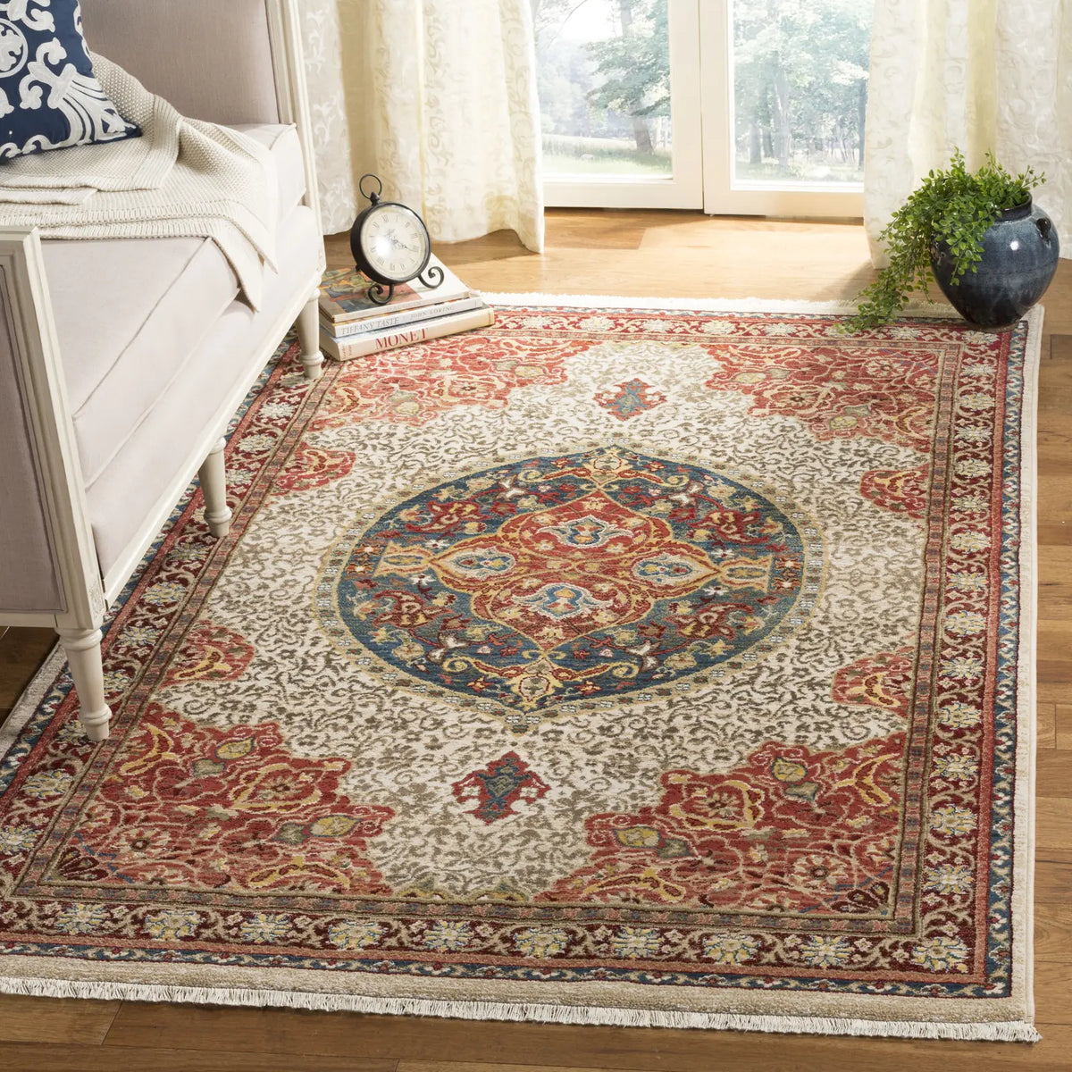 Safavieh Kashan 4'-0" x 6'-0" Rug in Ivory / Red