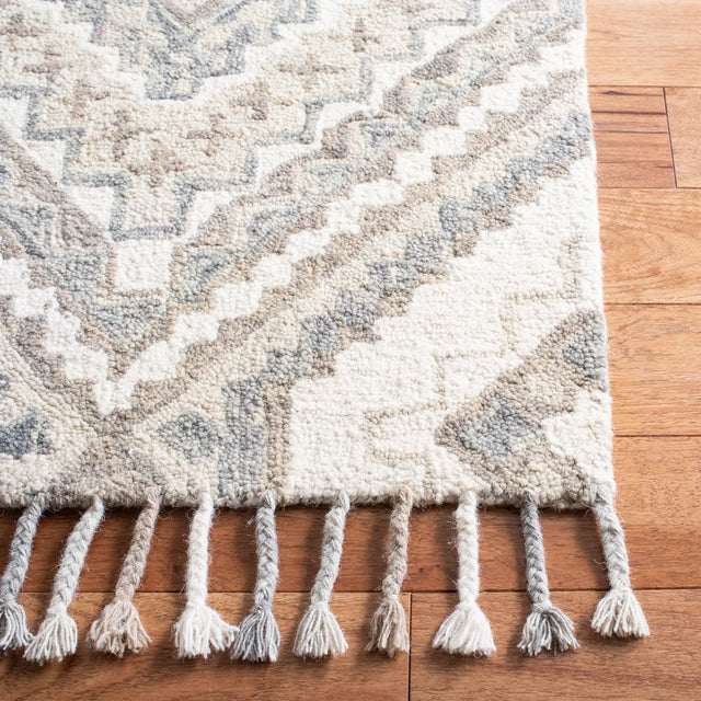 Safavieh Aspen 4'-0" x 6'-0" Rug in Taupe / Ivory