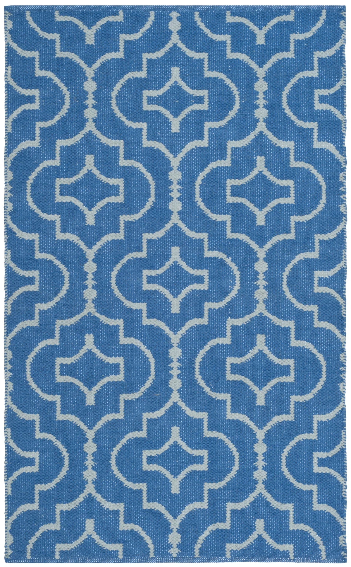 Safavieh Montauk 2'-6" x 4'-0" Rug in Blue / Ivory
