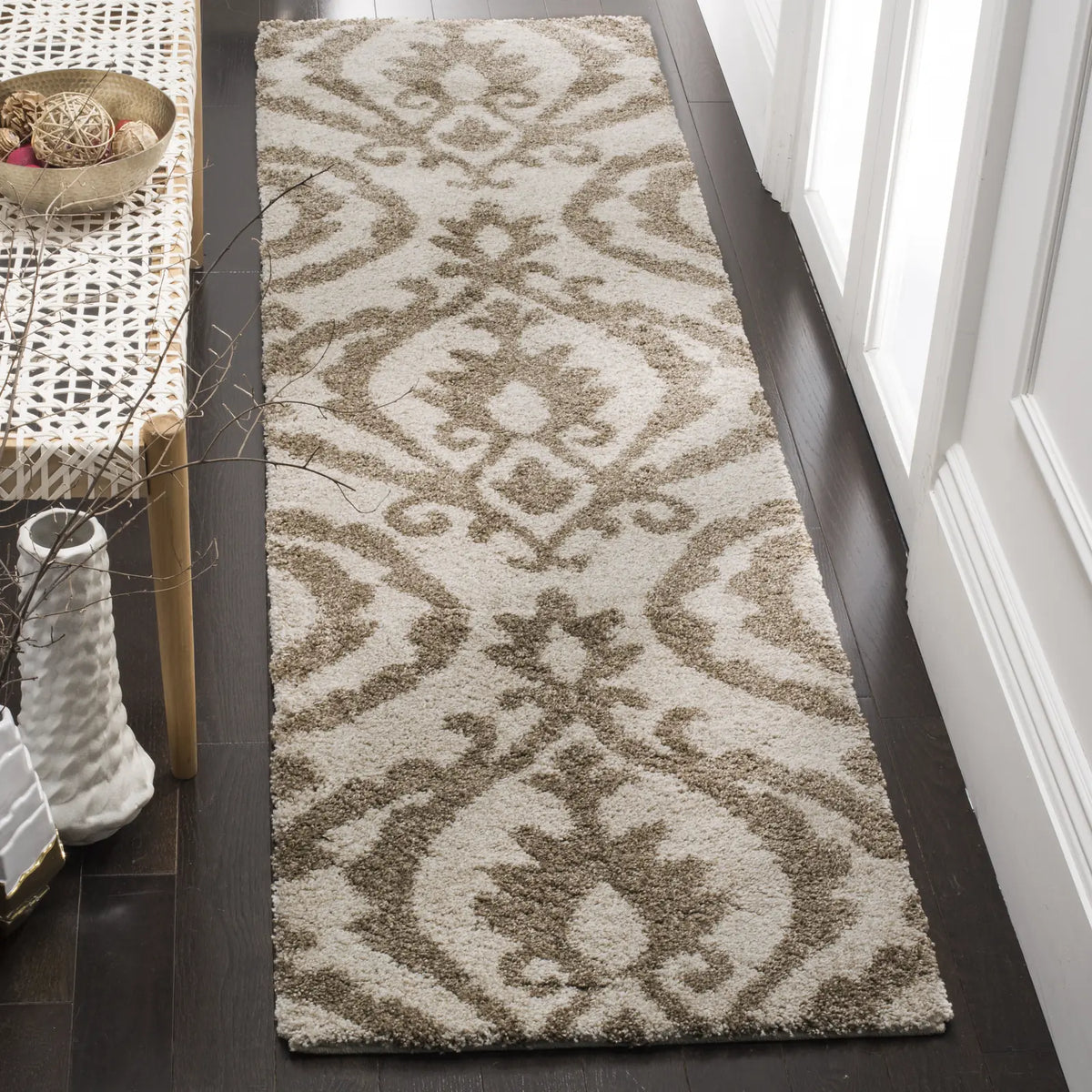 Safavieh Florida Shag 2'-3" x 8'-0" Rug in Cream / Beige
