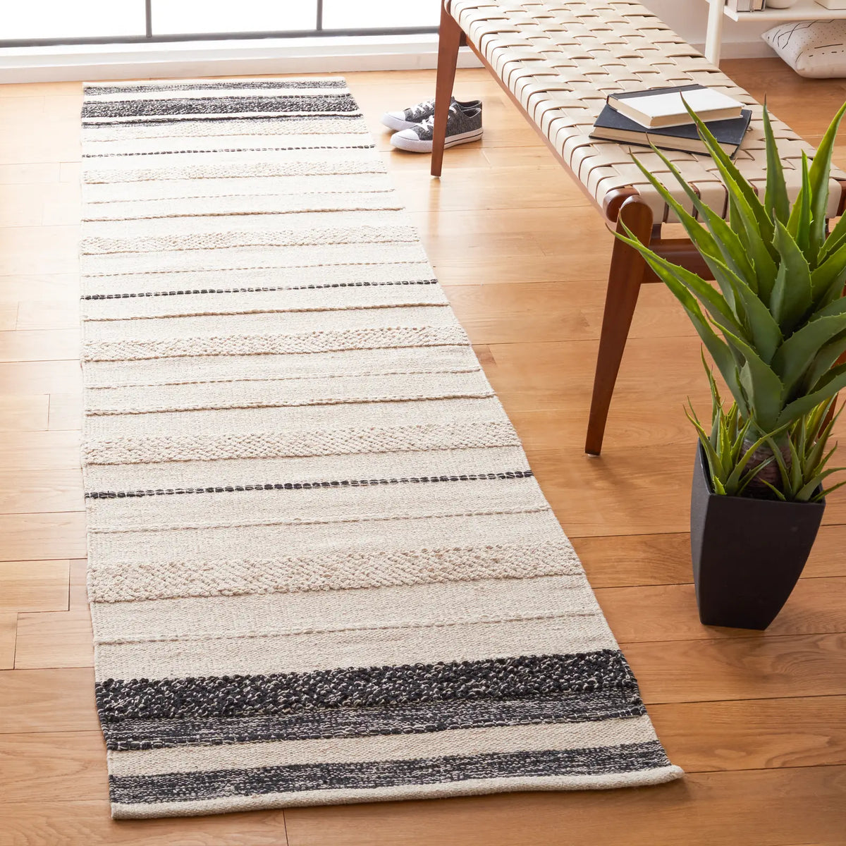 Safavieh Striped Kilim 2'-3" x 11'-7" Rug in Ivory / Black