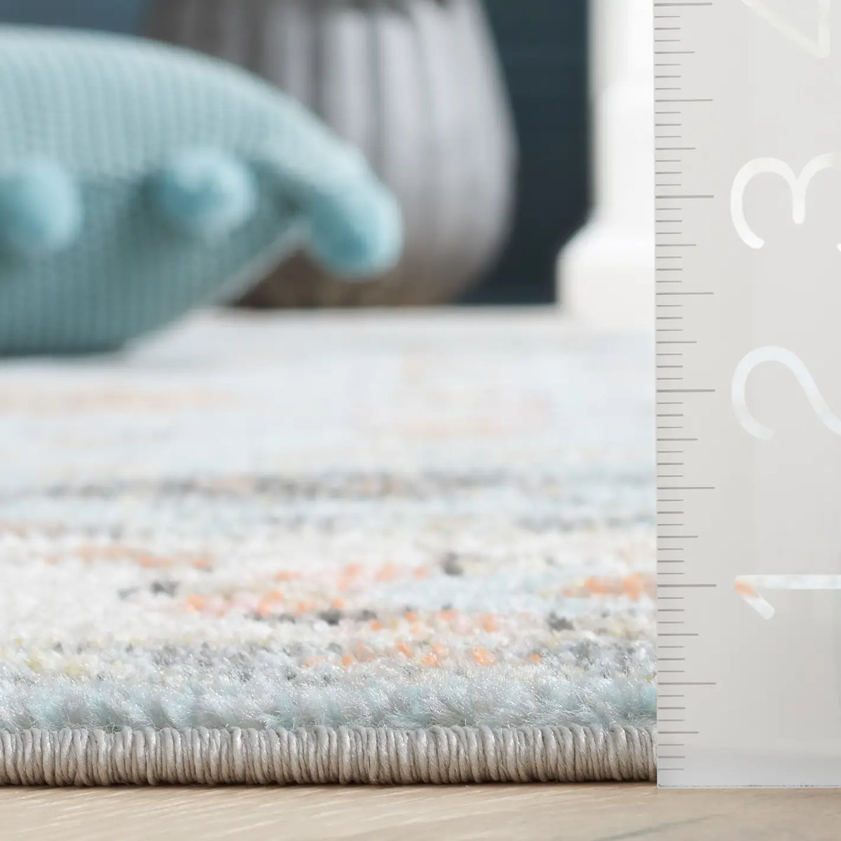 Safavieh Phoenix 500 4'-5" x 6'-5" Rug in Light Blue / Ivory Grey