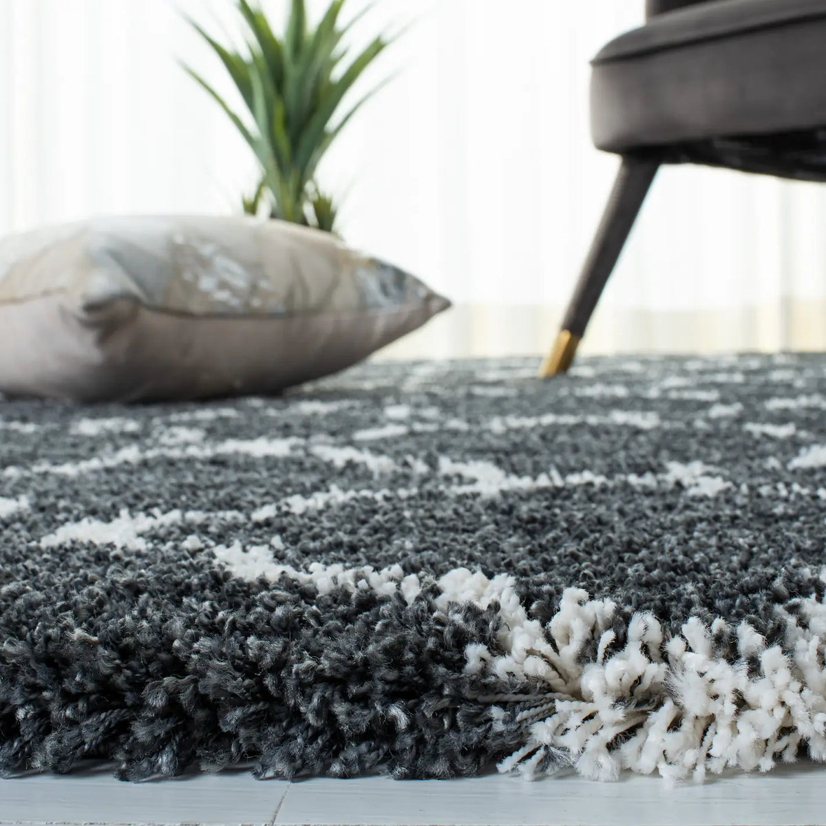 Safavieh Hudson Shag 4'-0" x 6'-0" Rug in Dark Grey / Ivory