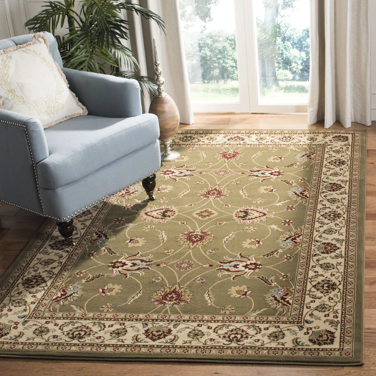 Safavieh Lyndhurst 5'-3" x 7'-6" Rug in Green / Ivory