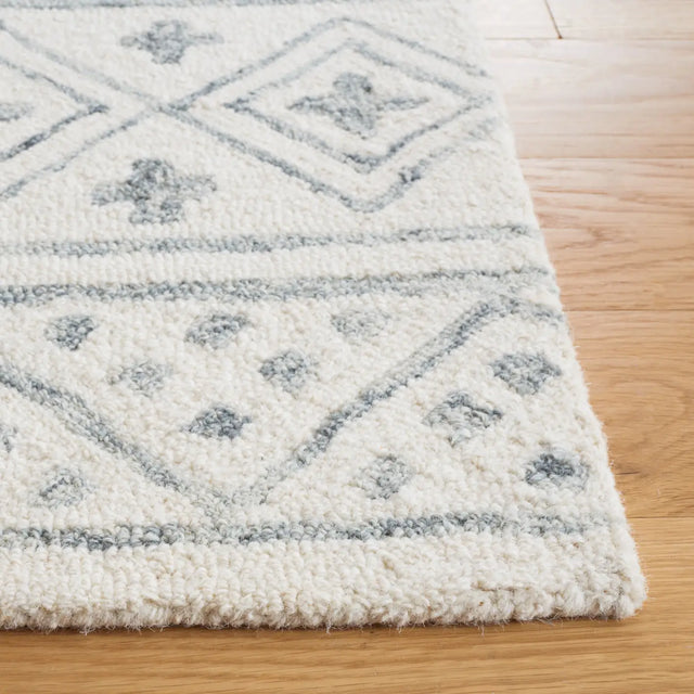 Safavieh Metro 4'-0" x 6'-0" Rug in Ivory / Grey