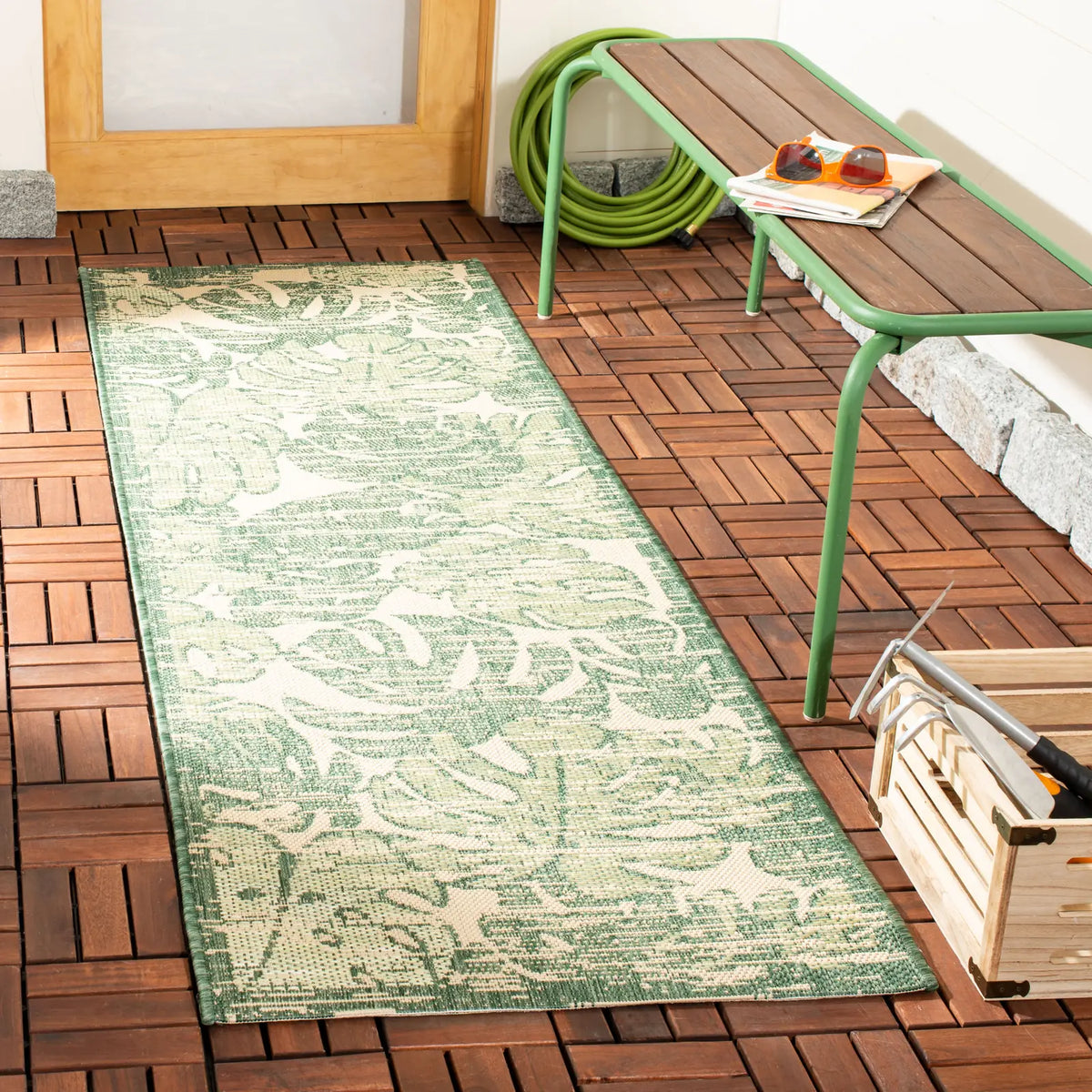 Safavieh Courtyard 2'-3" x 6'-7" Rug in Beige / Green
