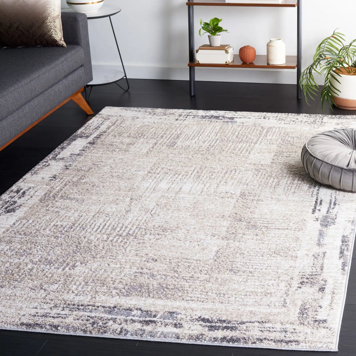 Safavieh Opal 4'-0" x 6'-0" Rug in Ivory / Grey