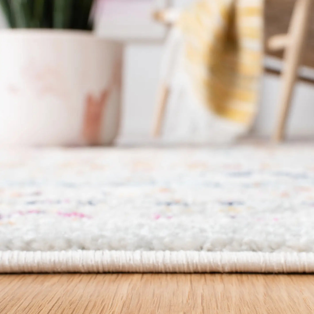 Safavieh Tulum 4'-0" x 6'-0" Rug in Ivory / Gold