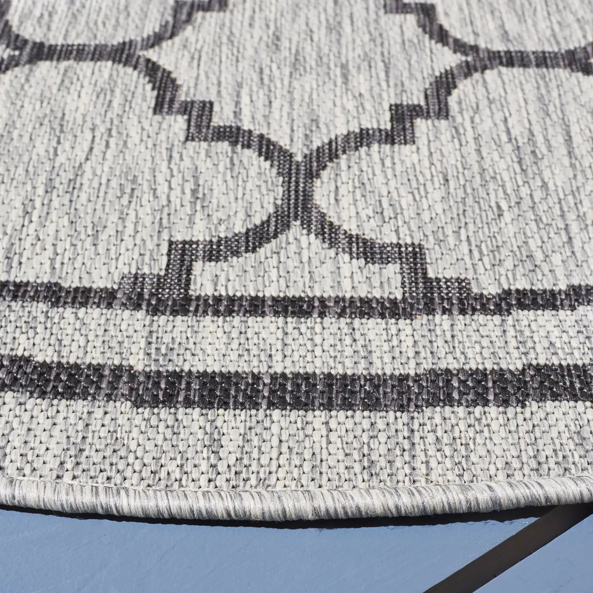 Safavieh Courtyard 6'-7" x 6'-7" Rug in Light Grey / Black