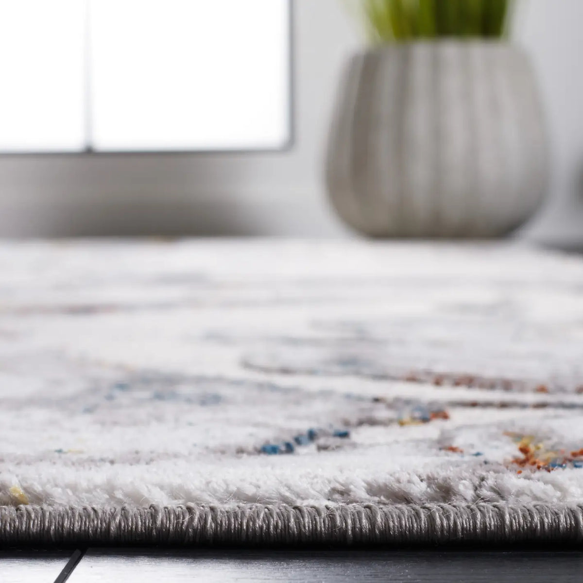 Safavieh Amelia 4'-5" x 6'-5" Rug in Grey / Blue Gold