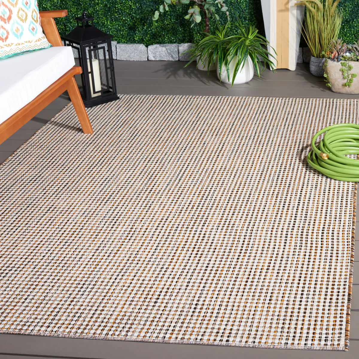 Safavieh Courtyard 4'-0" x 5'-7" Rug in Ivory Grey / Rust