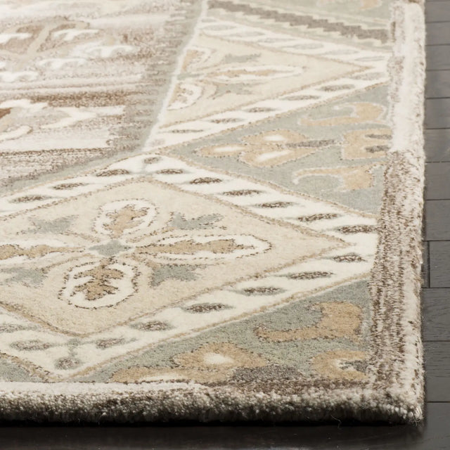 Safavieh Wyndham 5'-0" x 8'-0" Rug in Ivory / Grey