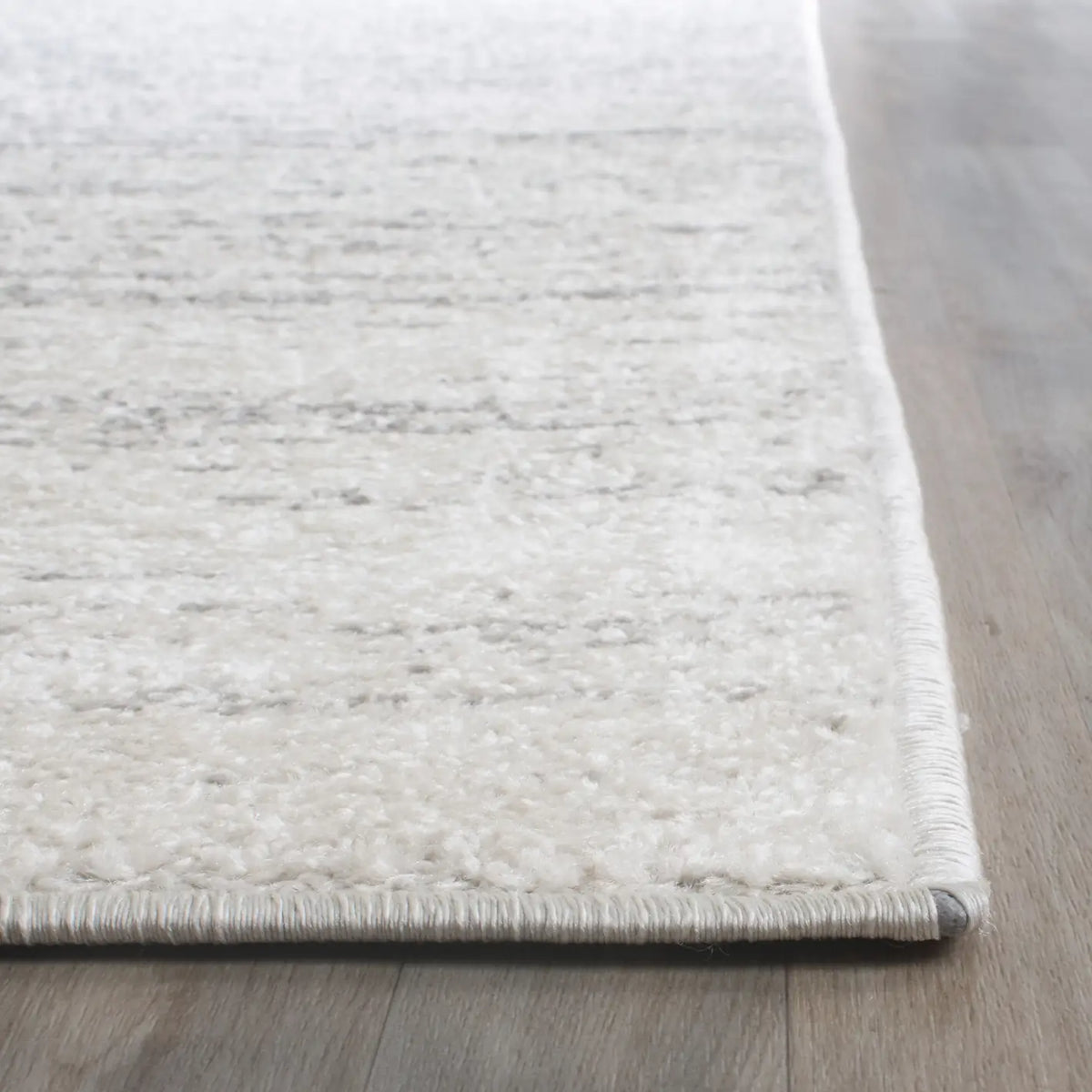 Safavieh Adirondack 2'-6" x 8'-0" Rug in Ivory / Silver