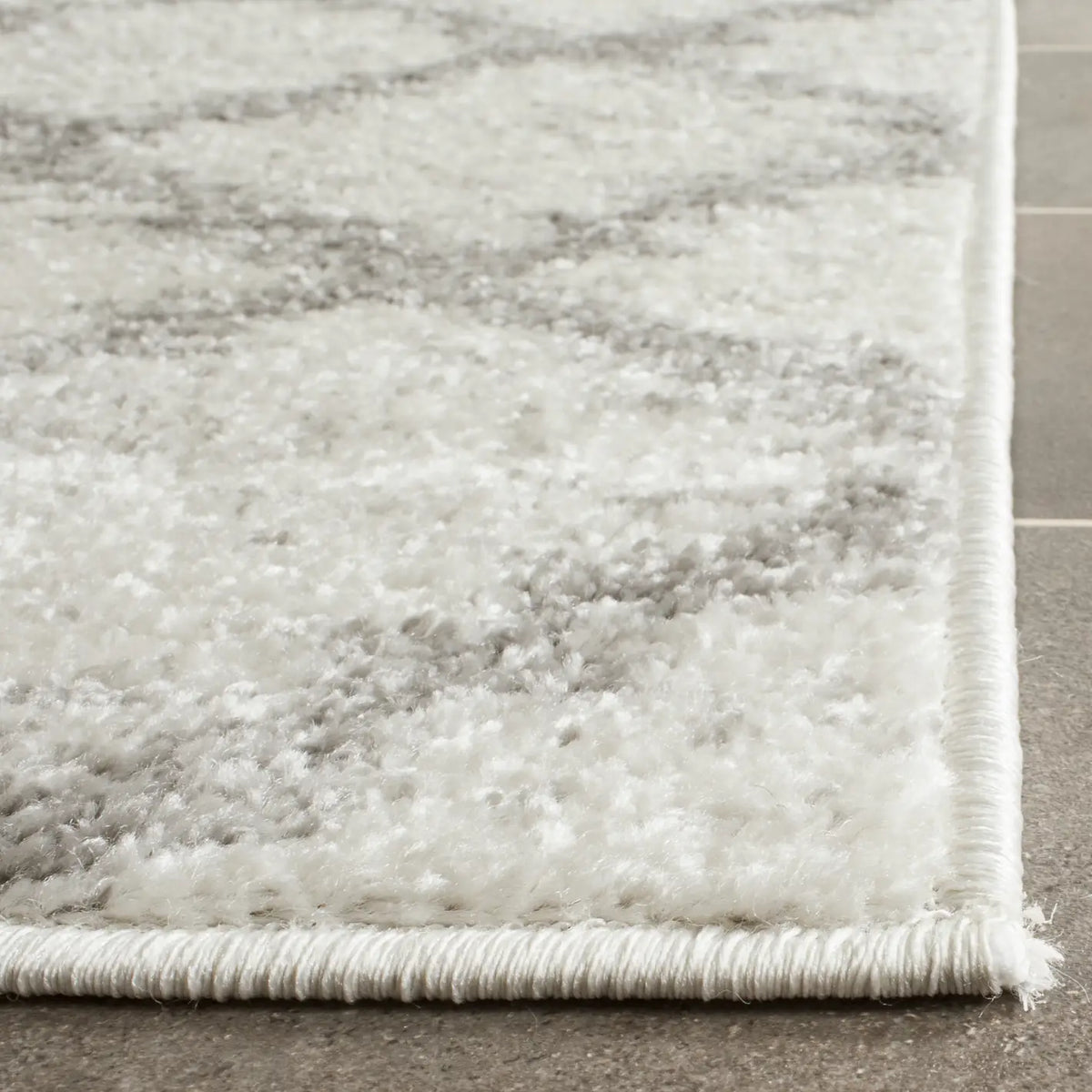 Safavieh Adirondack 2'-6" x 10'-0" Rug in Ivory / Silver
