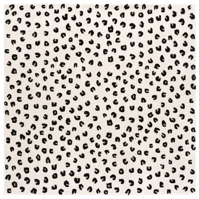 Safavieh Fifth Avenue 6'-0" x 6'-0" Rug in Ivory / Black