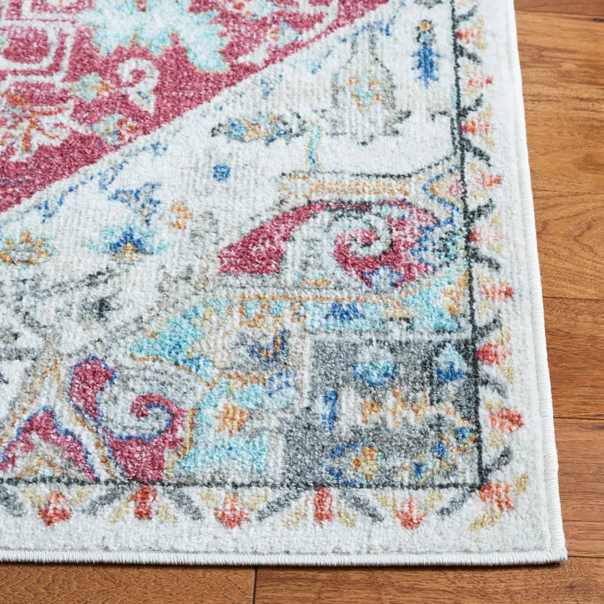 Safavieh Phoenix 500 4'-5" x 6'-5" Rug in Red / Ivory
