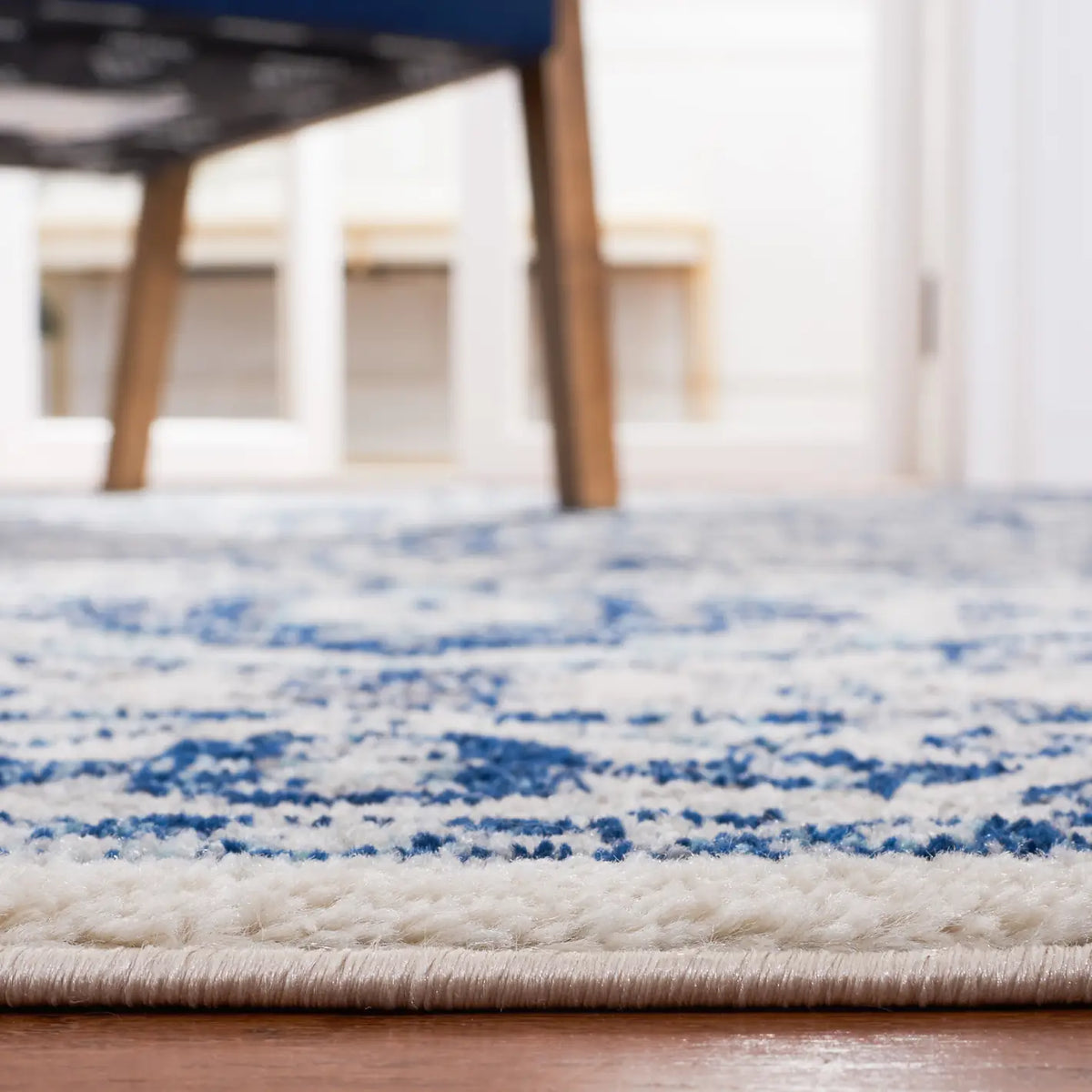 Safavieh Tulum 4'-0" x 6'-0" Rug in Ivory / Blue