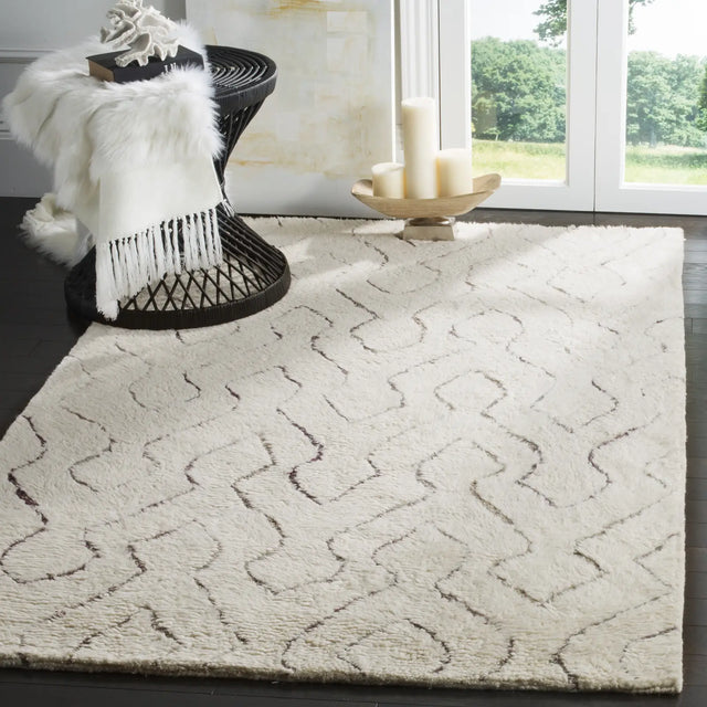 Safavieh Casablanca 5'-0" x 8'-0" Rug in Ivory / Multi