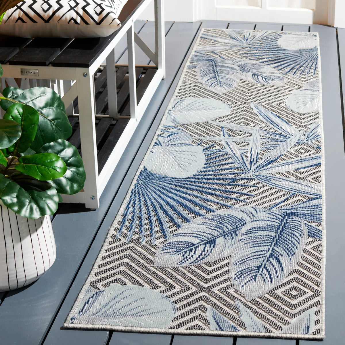 Safavieh Cabana 2'-0" x 10'-0" Rug in Ivory / Navy