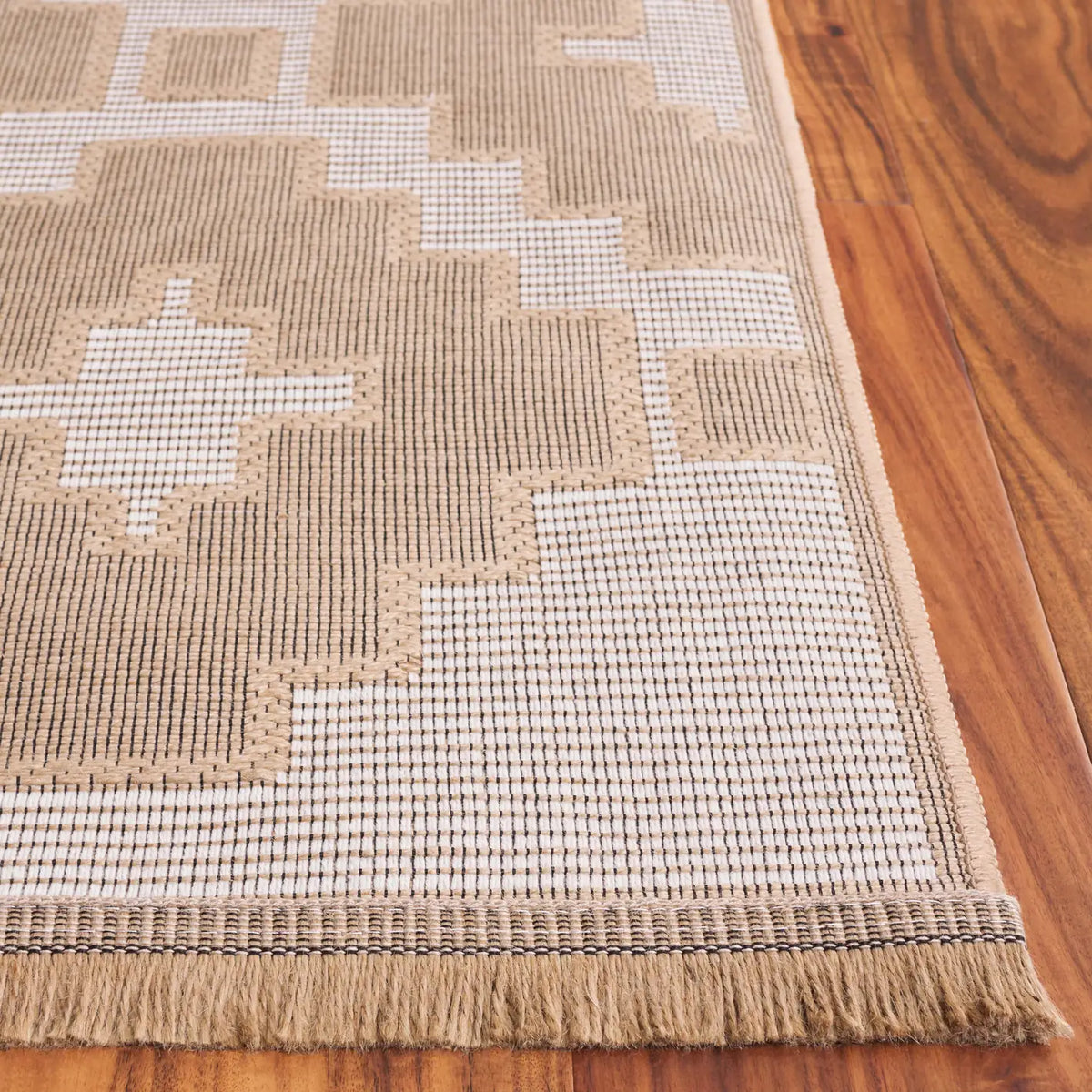 Safavieh Aspect 5'-3" x 7'-6" Rug in Natural / Ivory