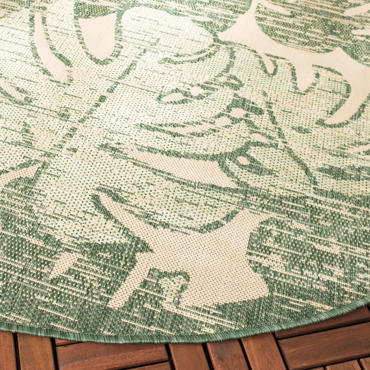 Safavieh Courtyard 6'-7" x 6'-7" Rug in Beige / Green