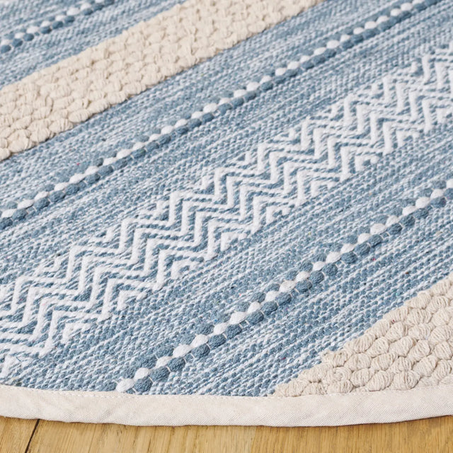 Safavieh Montauk 6'-0" x 6'-0" Rug in Silver / Ivory