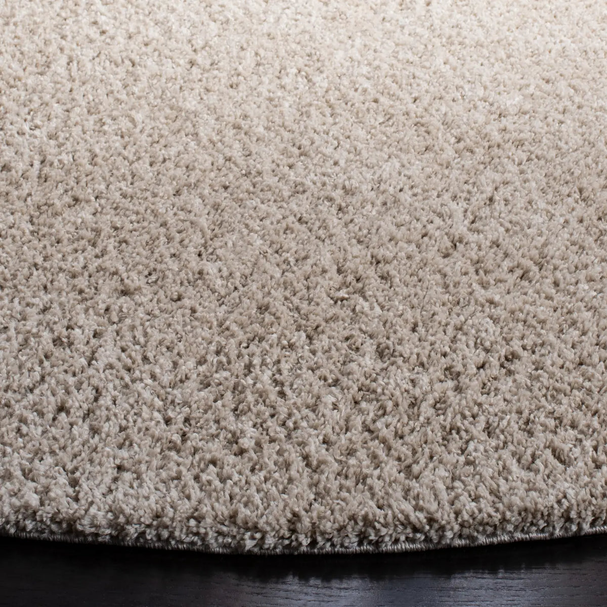 Safavieh August Shag 500 6'-7" x 6'-7" Rug in Beige