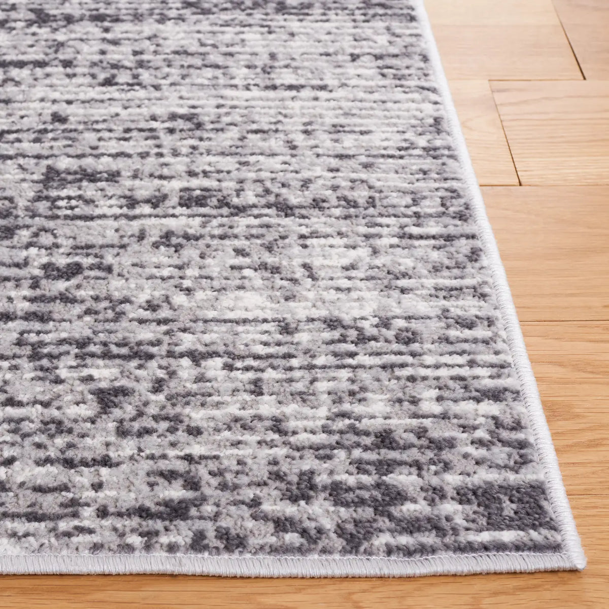 Safavieh Shivan 100 4'-0" x 6'-0" Rug in Grey / Dark Grey