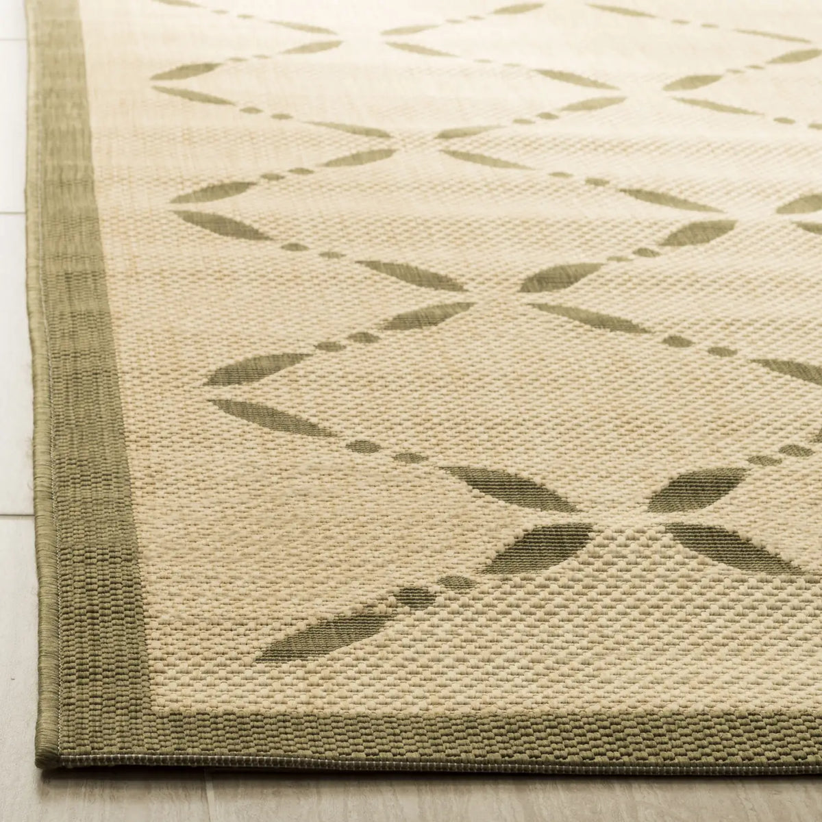 Safavieh Martha Stewart 4'-0" x 5'-7" Rug in Cream / Green