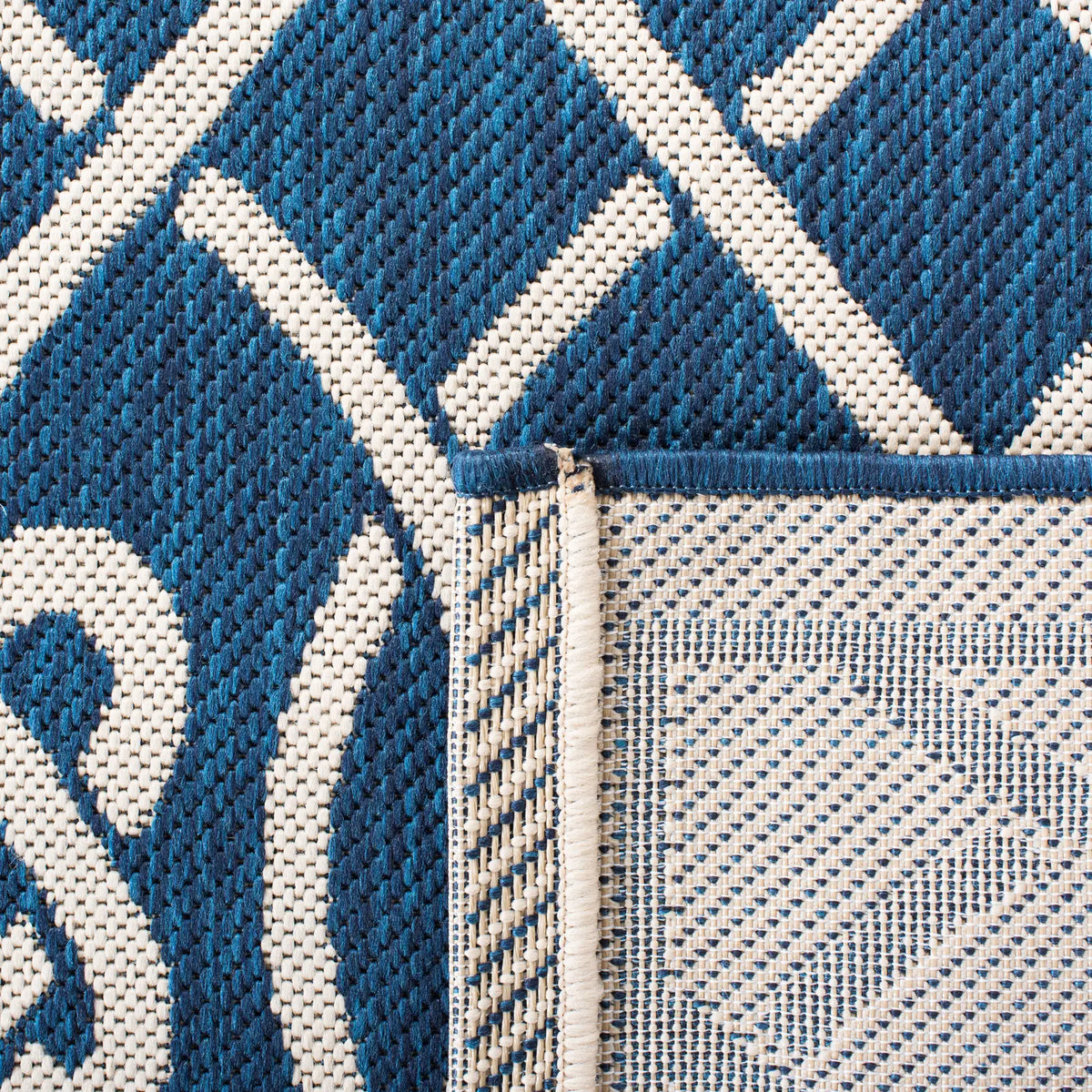 Safavieh Courtyard 5'-3" x 7'-7" Rug in Navy / Light Beige
