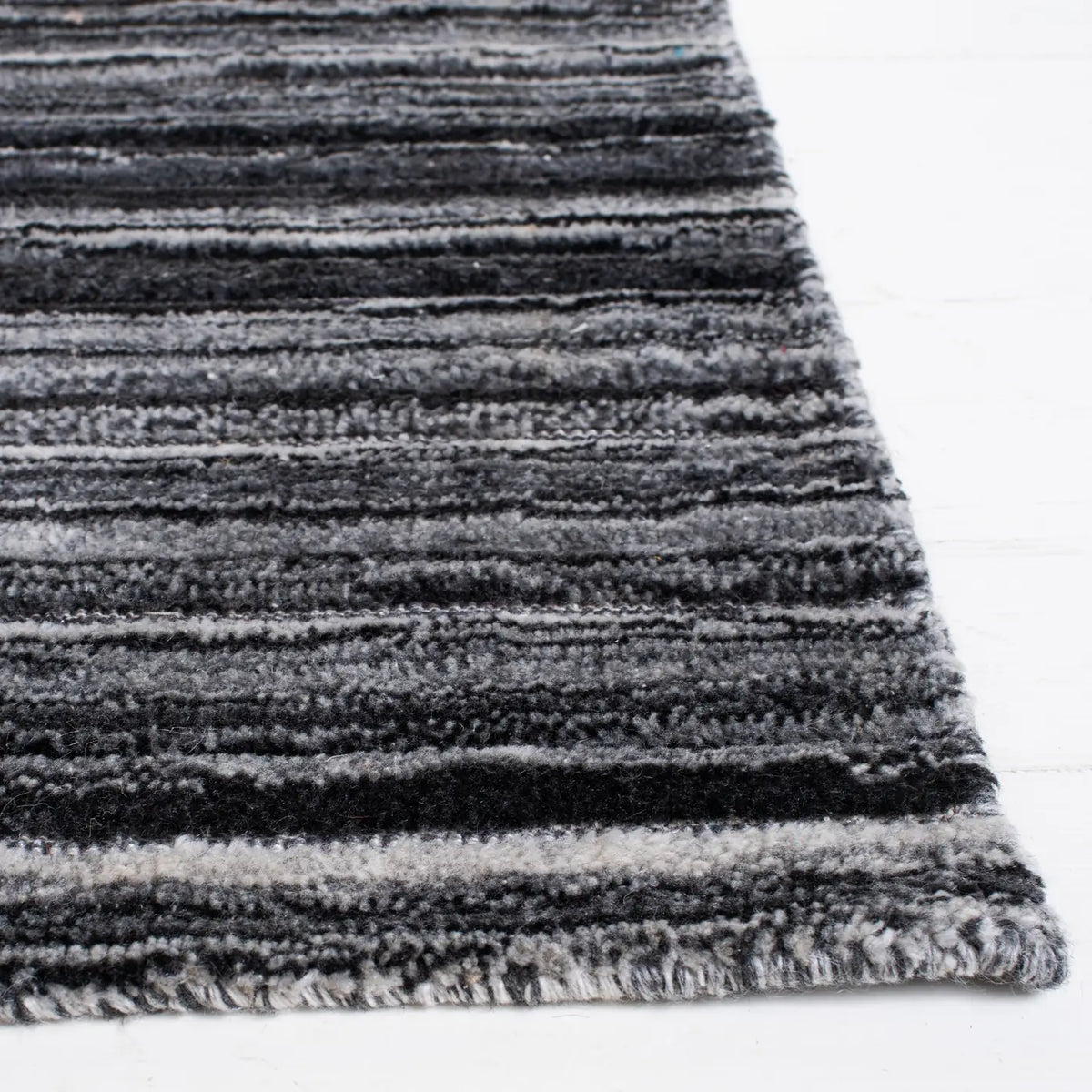 Safavieh Elements 4'-0" x 6'-0" Rug in Black / Grey
