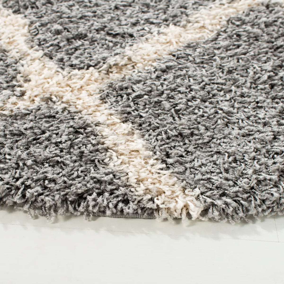 Safavieh Sgd-Dallas Shag 6'-0" x 6'-0" Rug in Grey / Ivory