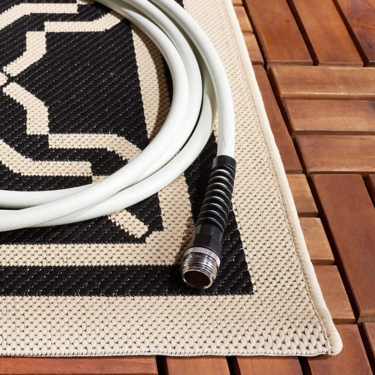 Safavieh Courtyard 4'-0" x 5'-7" Rug in Black / Beige
