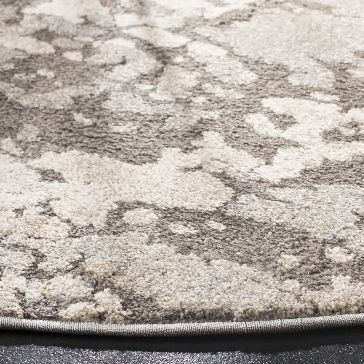 Safavieh Spirit 100 6'-7" x 6'-7" Rug in Taupe / Grey