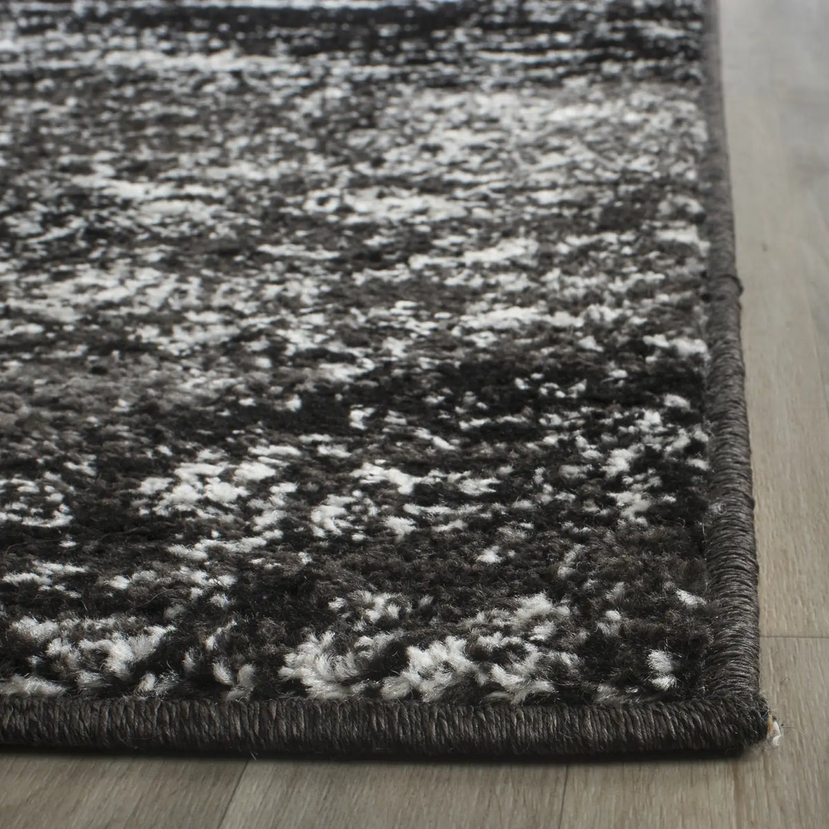 Safavieh Adirondack 2'-6" x 8'-0" Rug in Silver / Black