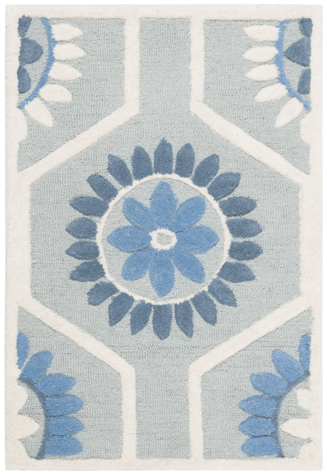 Safavieh Cambridge 2'-0" x 3'-0" Rug in Blue / Ivory