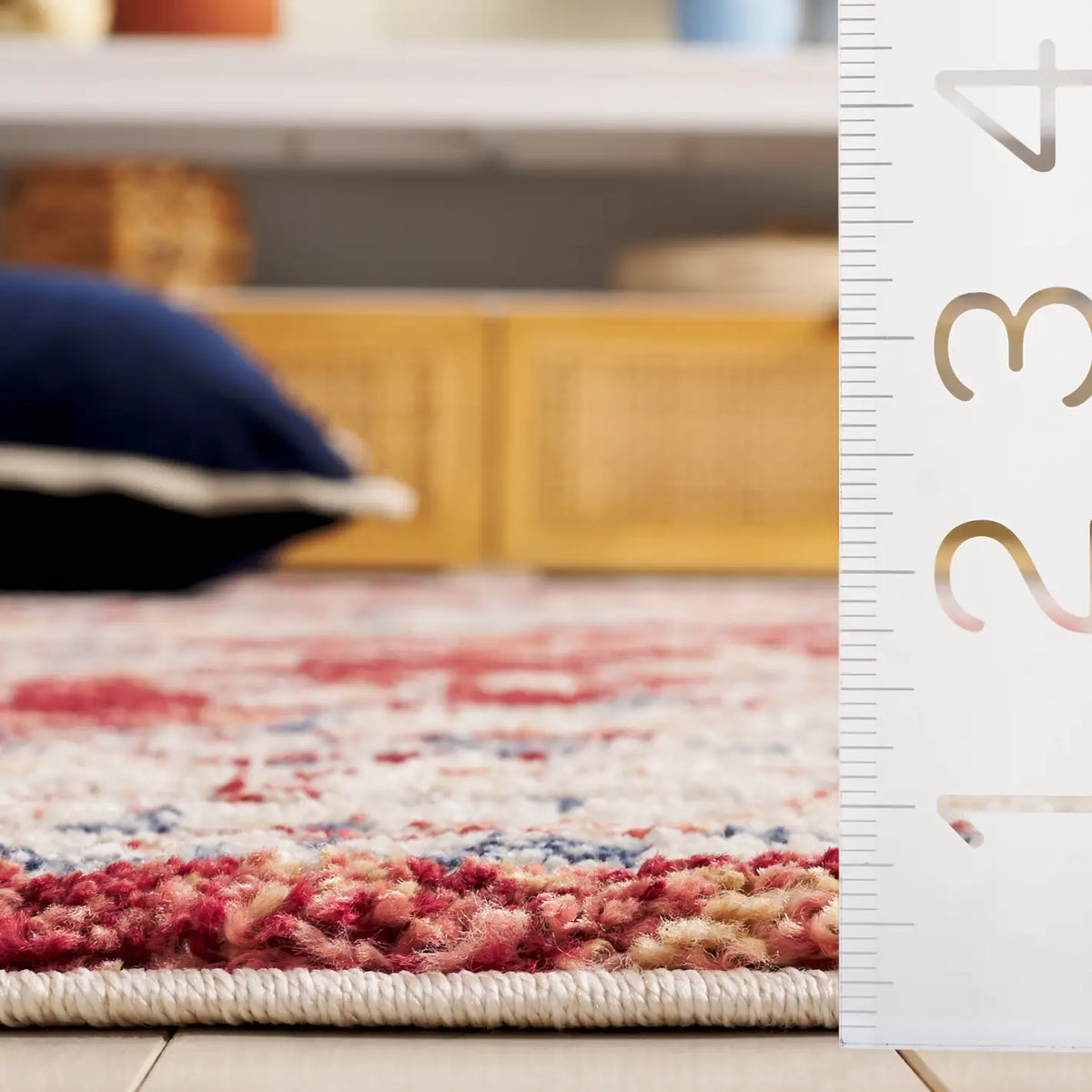 Safavieh Luna 4'-5" x 6'-5" Rug in Beige / Rust Blue