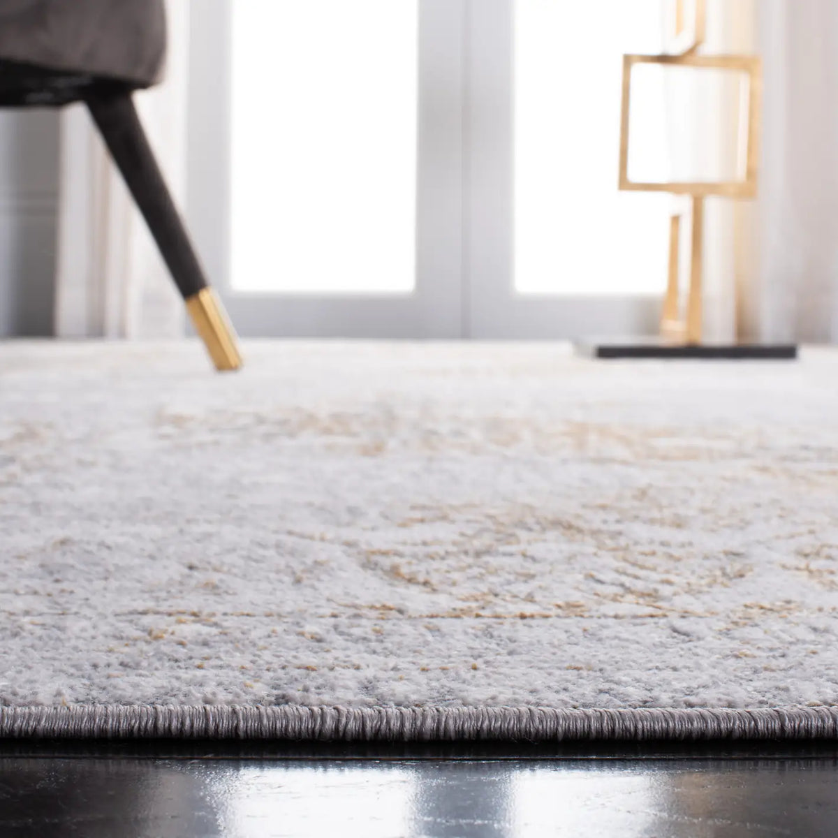Safavieh Orchard 4'-5" x 6'-5" Rug in Grey / Gold