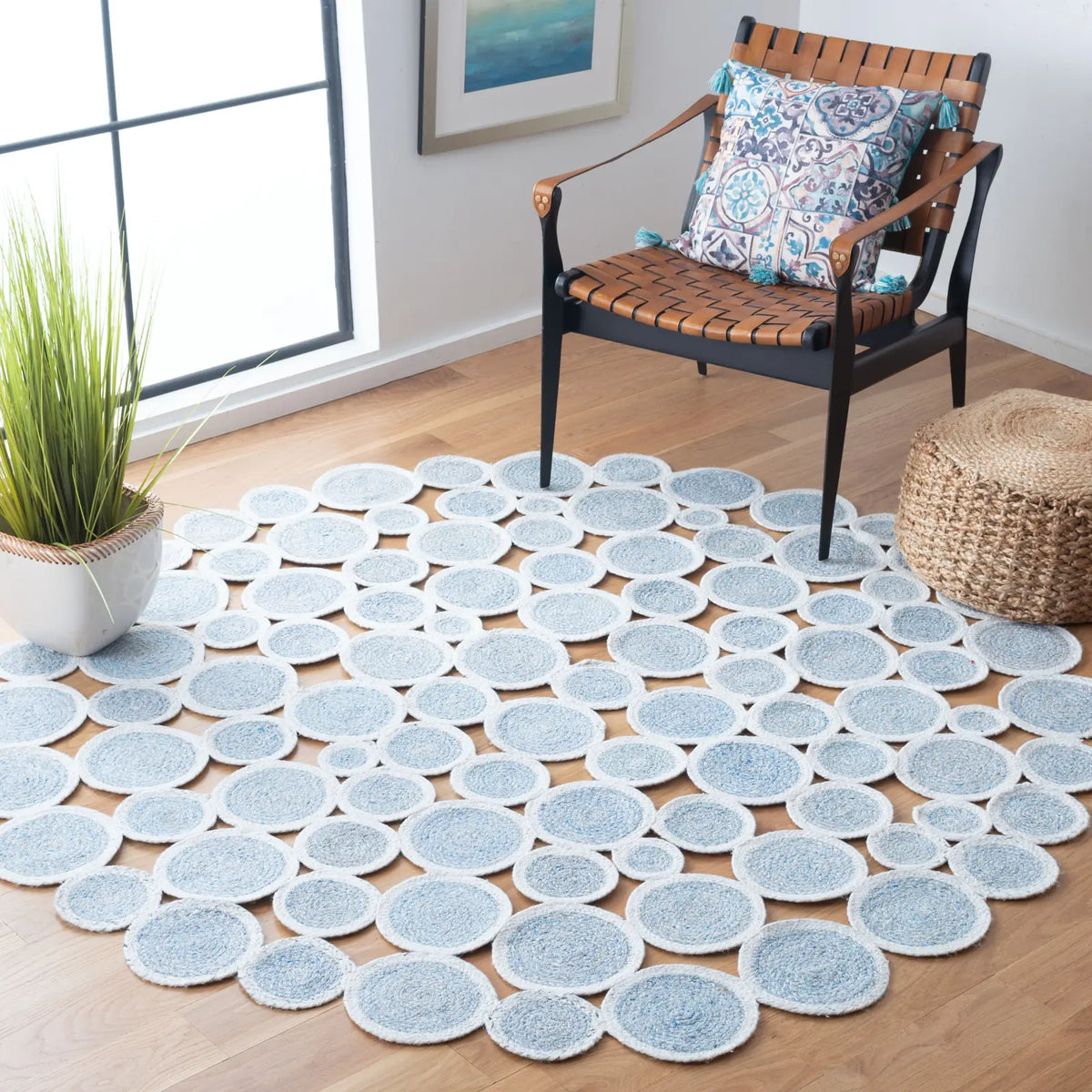 Safavieh Cape Cod 5'-0" x 5'-0" Rug in Blue / Ivory