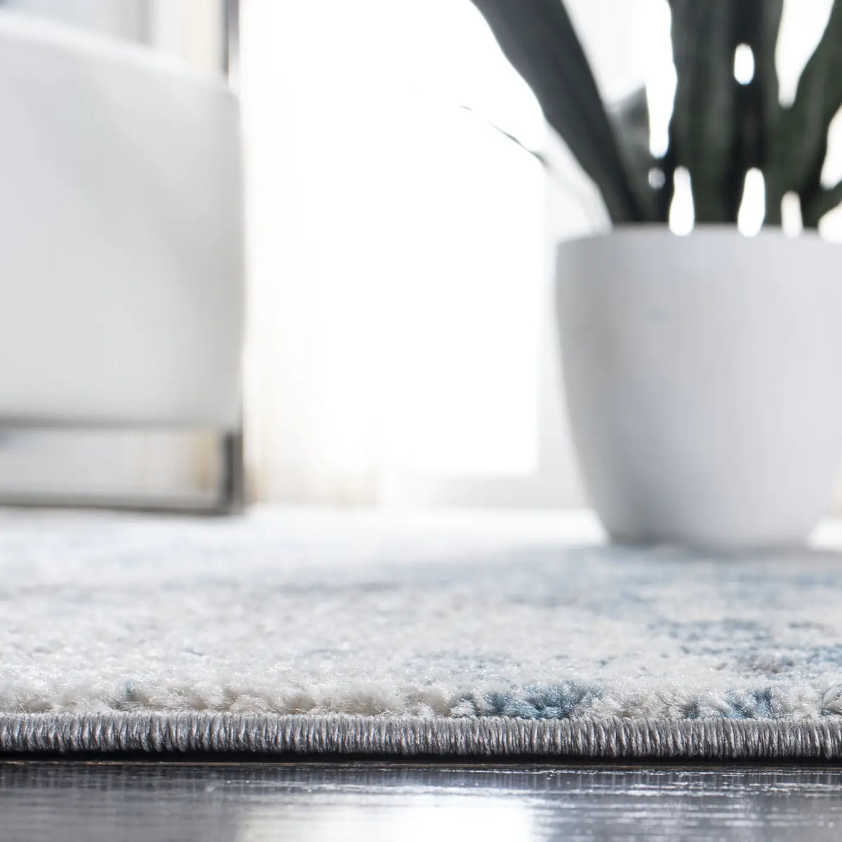 Safavieh Tulum 4'-0" x 6'-0" Rug in Ivory / Blue