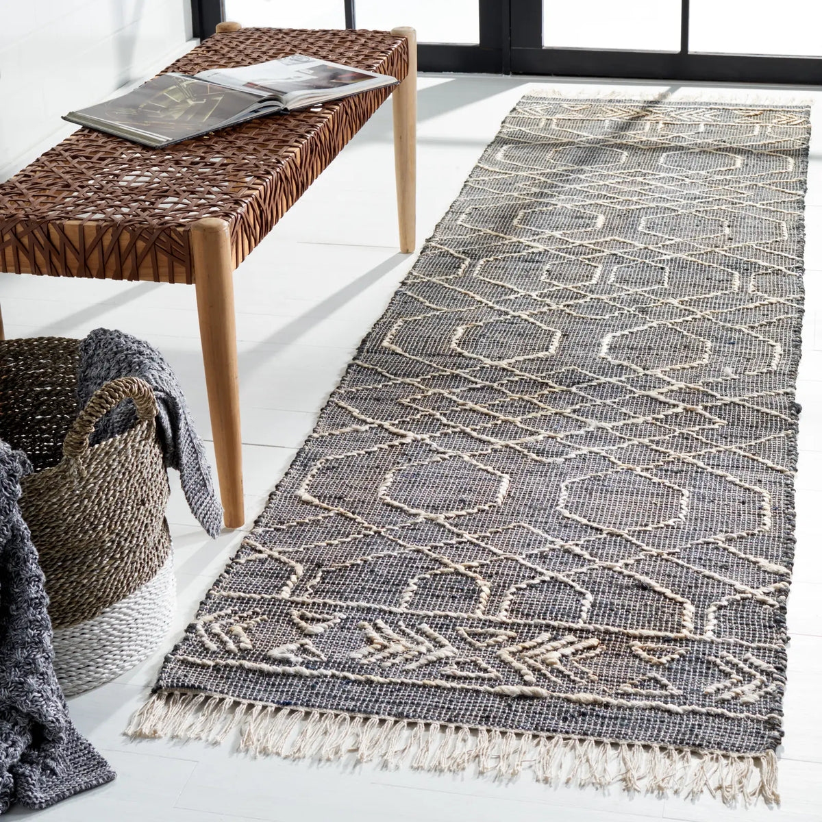 Safavieh Natural Fiber 2'-3" x 9'-0" Rug in Black / Ivory
