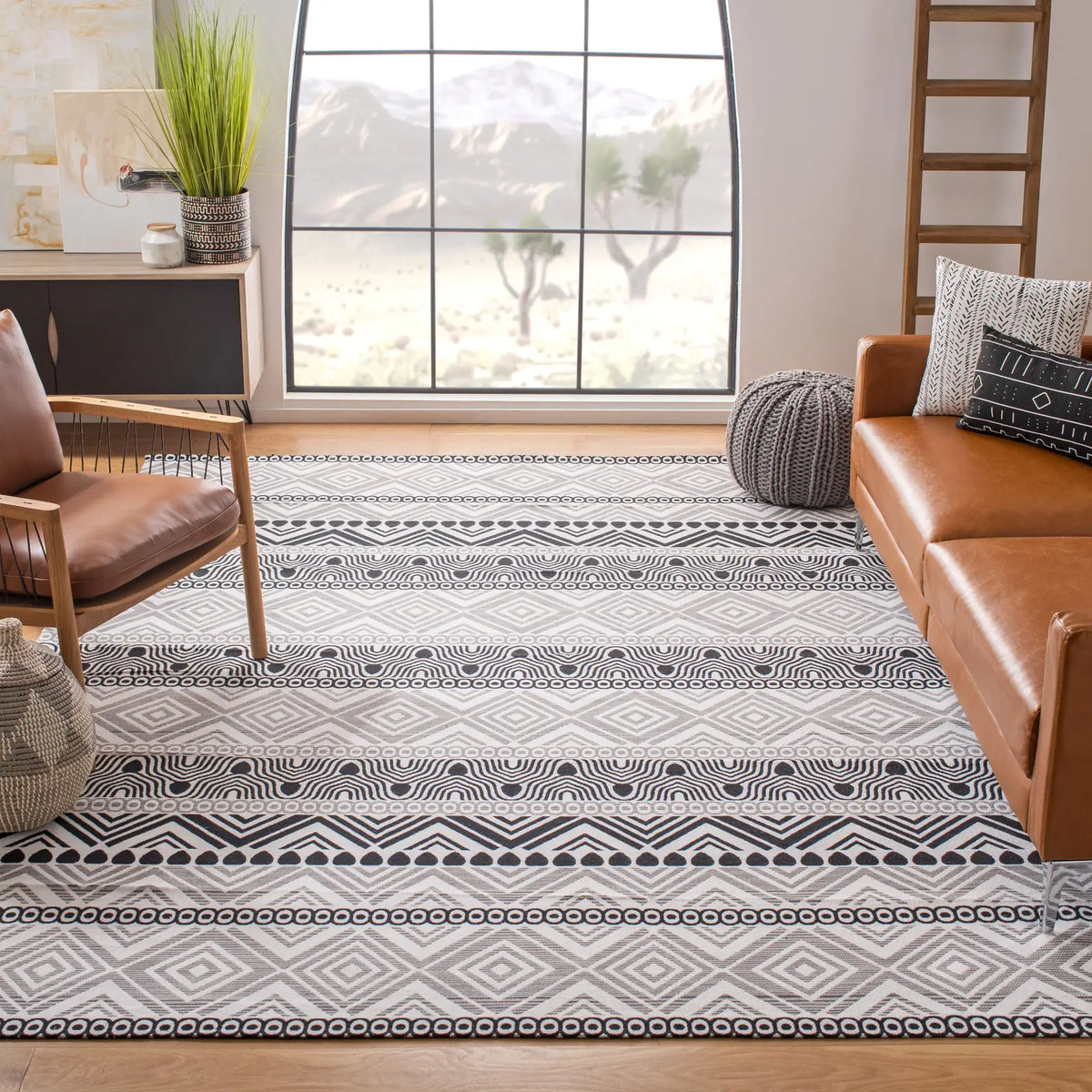 Safavieh Marbella 8'-0" x 10'-0" Rug in Black