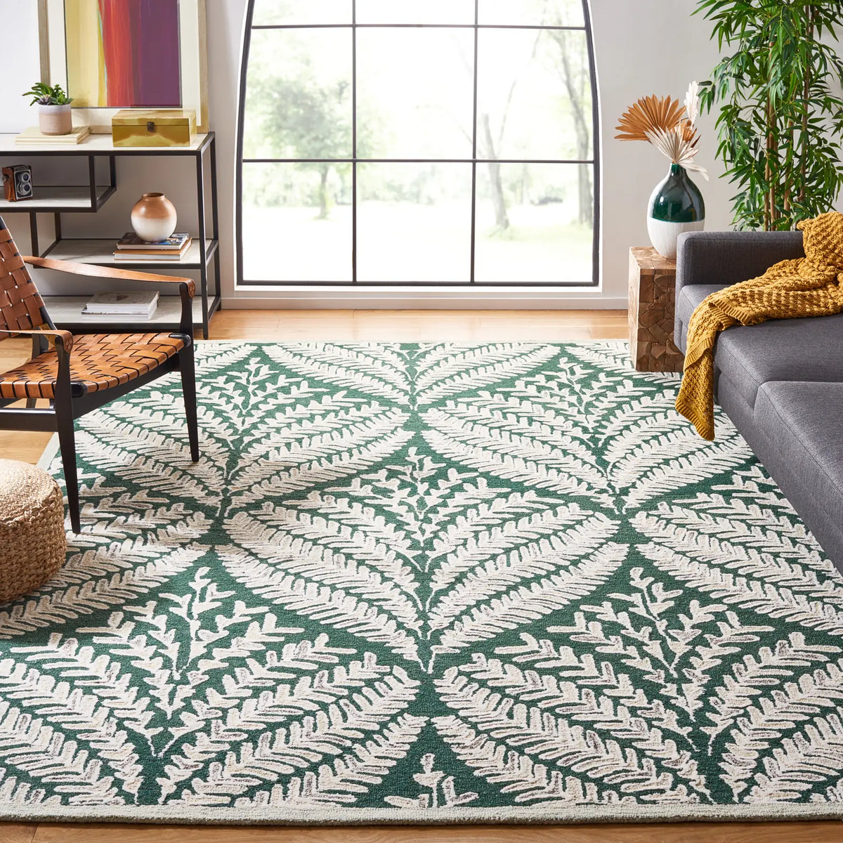 Safavieh Capri 10'-0" x 14'-0" Rug in Dark Green / Ivory