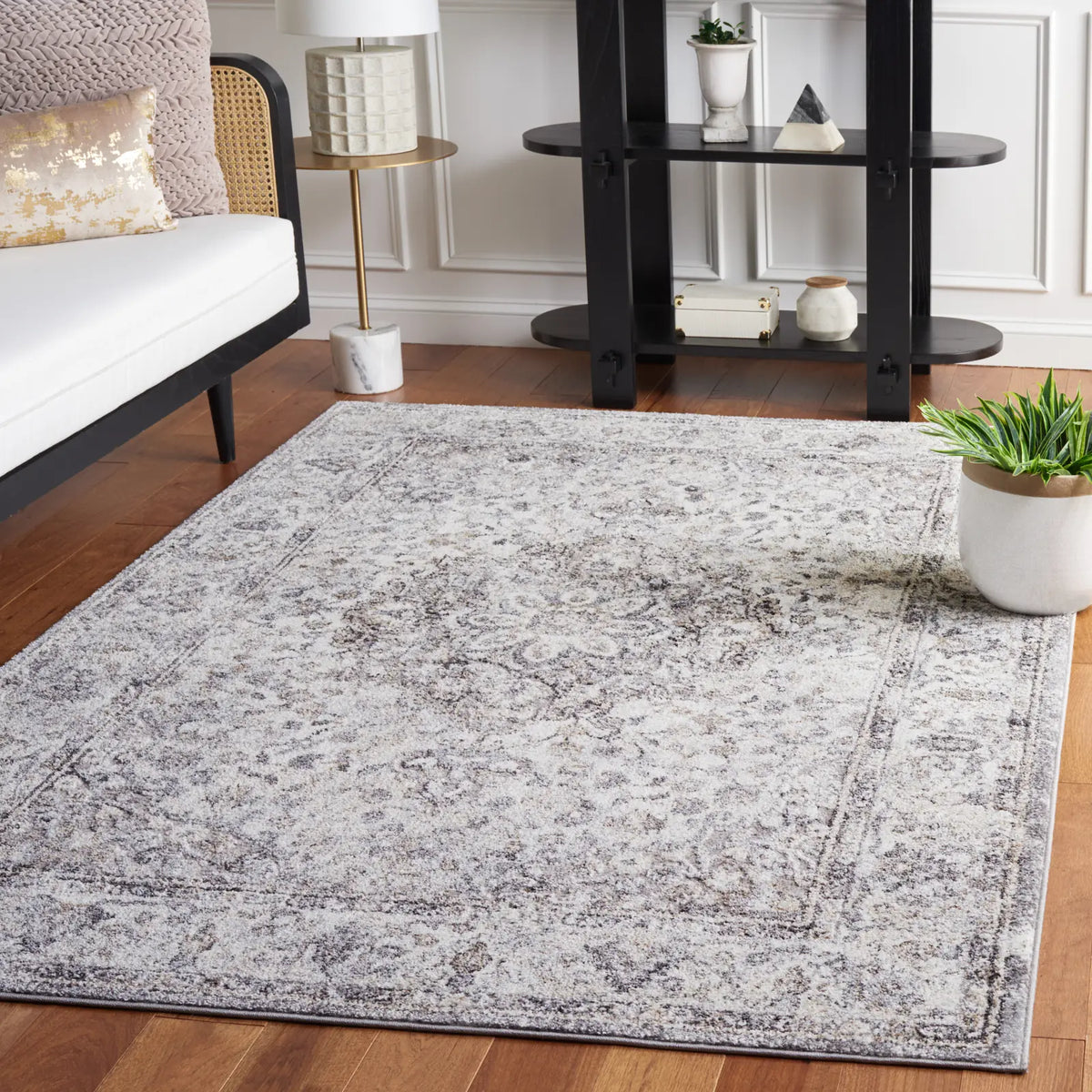 Safavieh Opal 4'-0" x 6'-0" Rug in Grey / Ivory