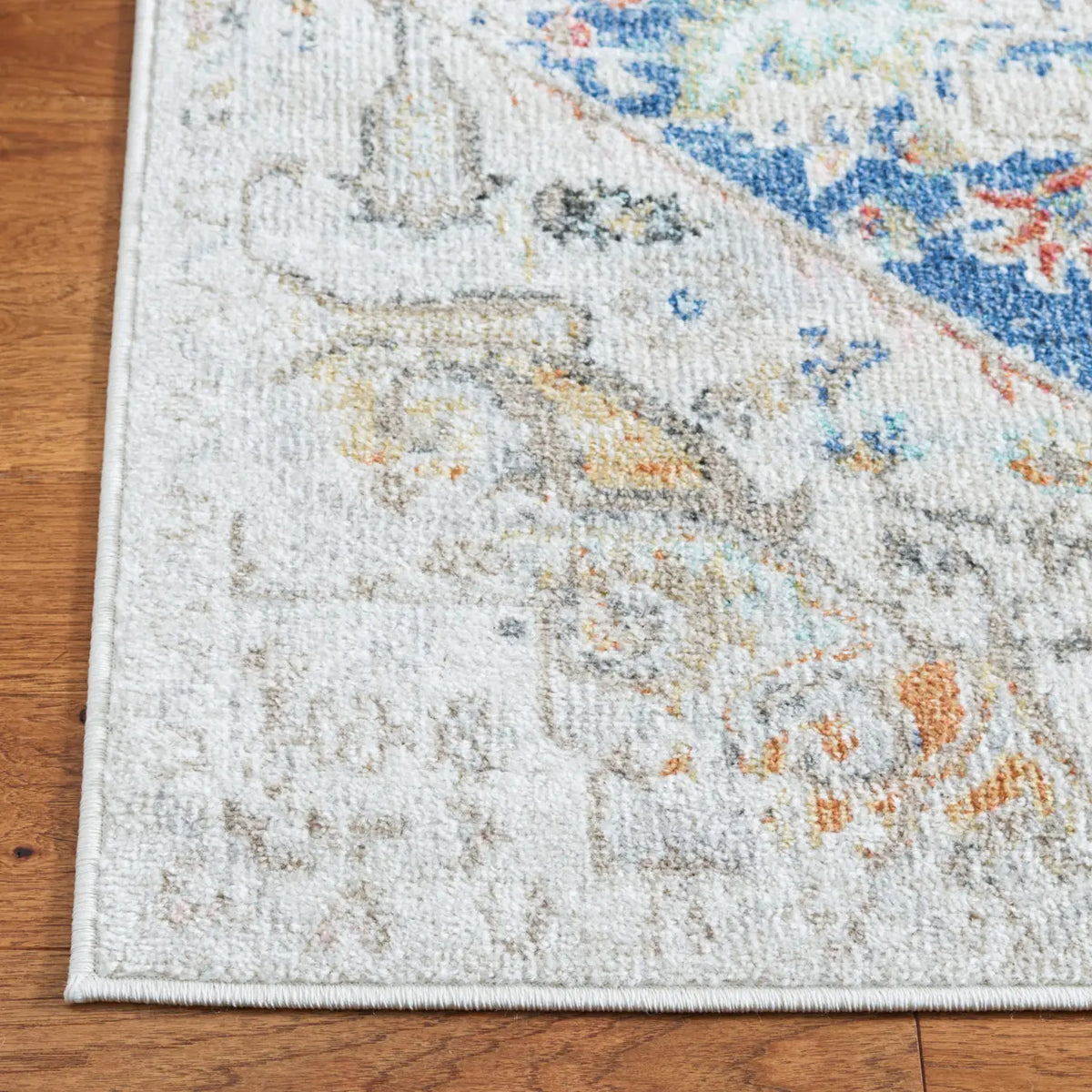 Safavieh Phoenix 500 4'-5" x 6'-5" Rug in Ivory / Blue