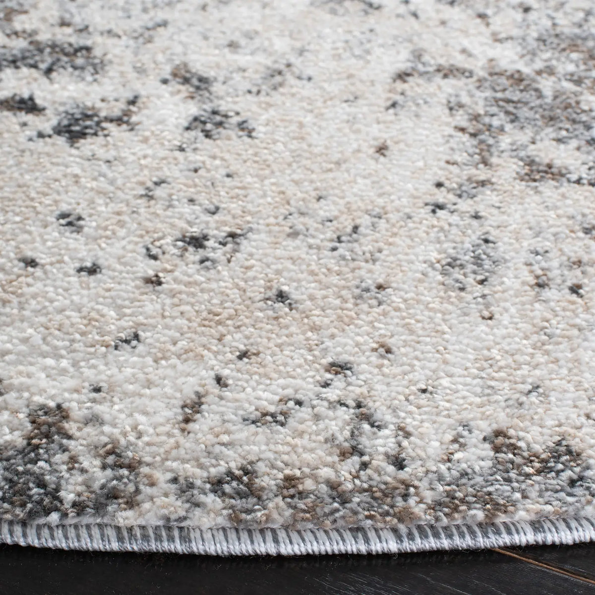 Safavieh Aston 6'-7" x 6'-7" Rug in Ivory / Grey