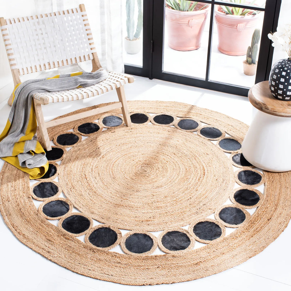Safavieh Natural Fiber 5'-0" x 5'-0" Rug in Beige / Black